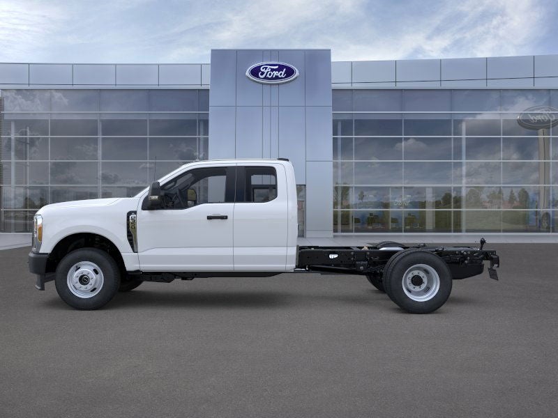 2025 Ford Chassis Cab F-350® XL