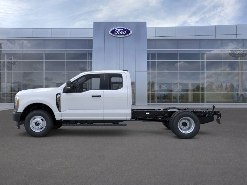 2025 Ford Chassis Cab F-350® XL