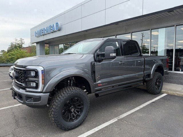 2025 Ford Super Duty F-250® Lariat® Black Widow