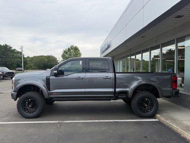 2025 Ford Super Duty F-250® Lariat® Black Widow