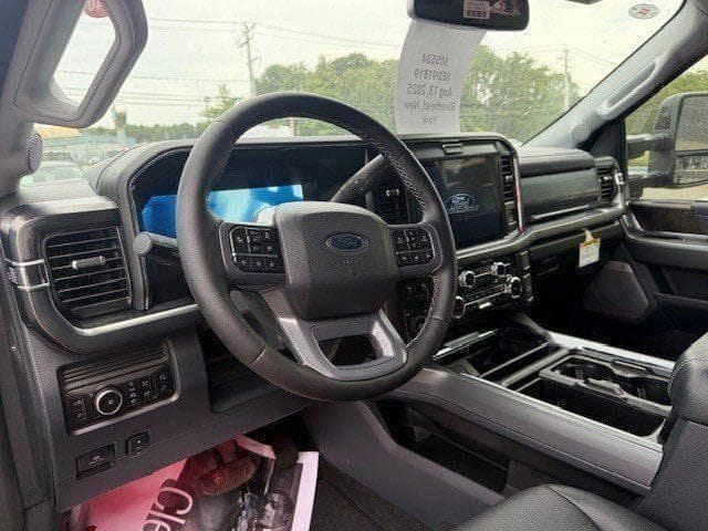 2025 Ford Super Duty F-250® Lariat® Black Widow