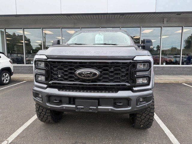 2025 Ford Super Duty F-250® Lariat® Black Widow
