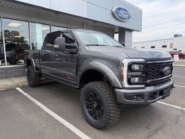 2025 Ford Super Duty F-250® Lariat® Black Widow
