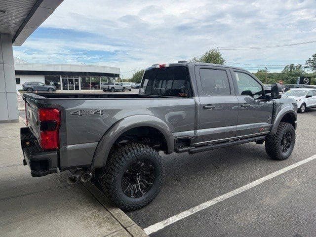 2025 Ford Super Duty F-250® Lariat® Black Widow