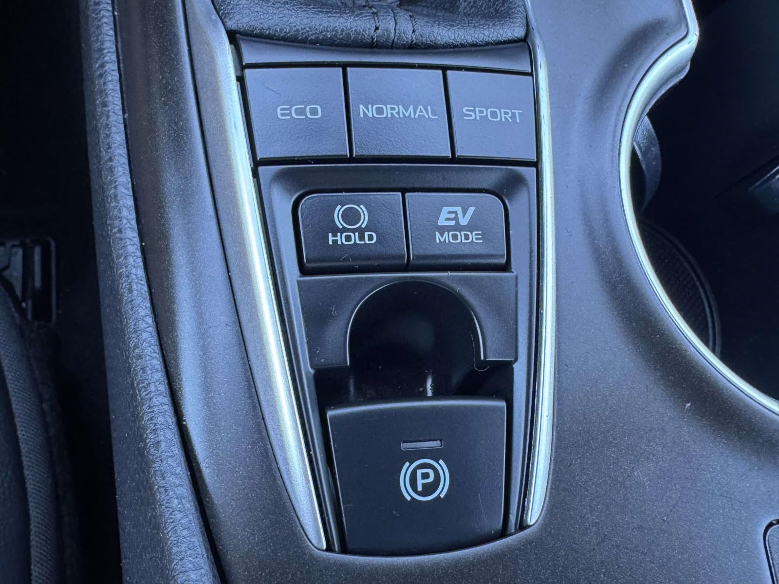 2023 Toyota Camry Hybrid XLE