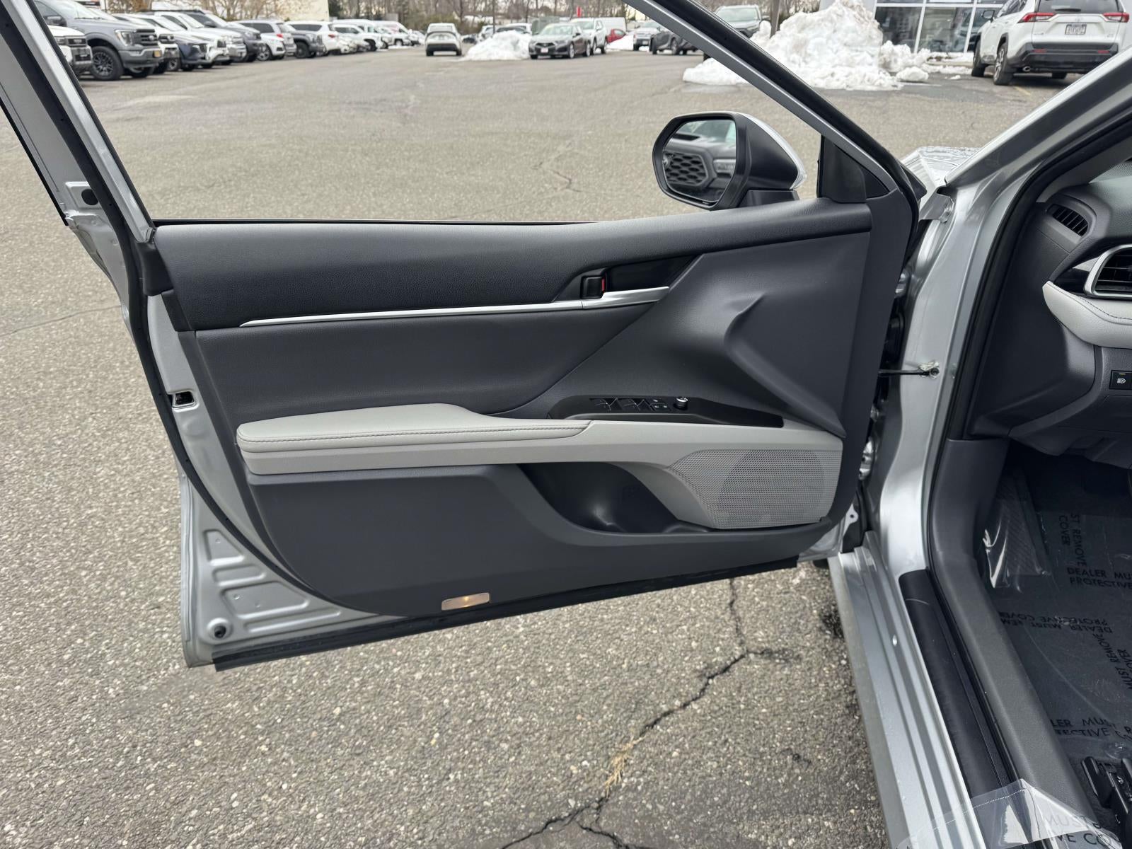 2023 Toyota Camry Hybrid XLE