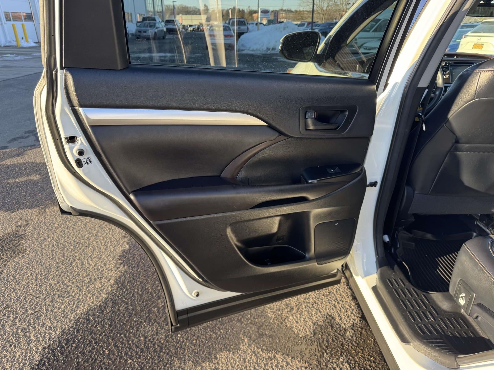 2016 Toyota Highlander LE V6