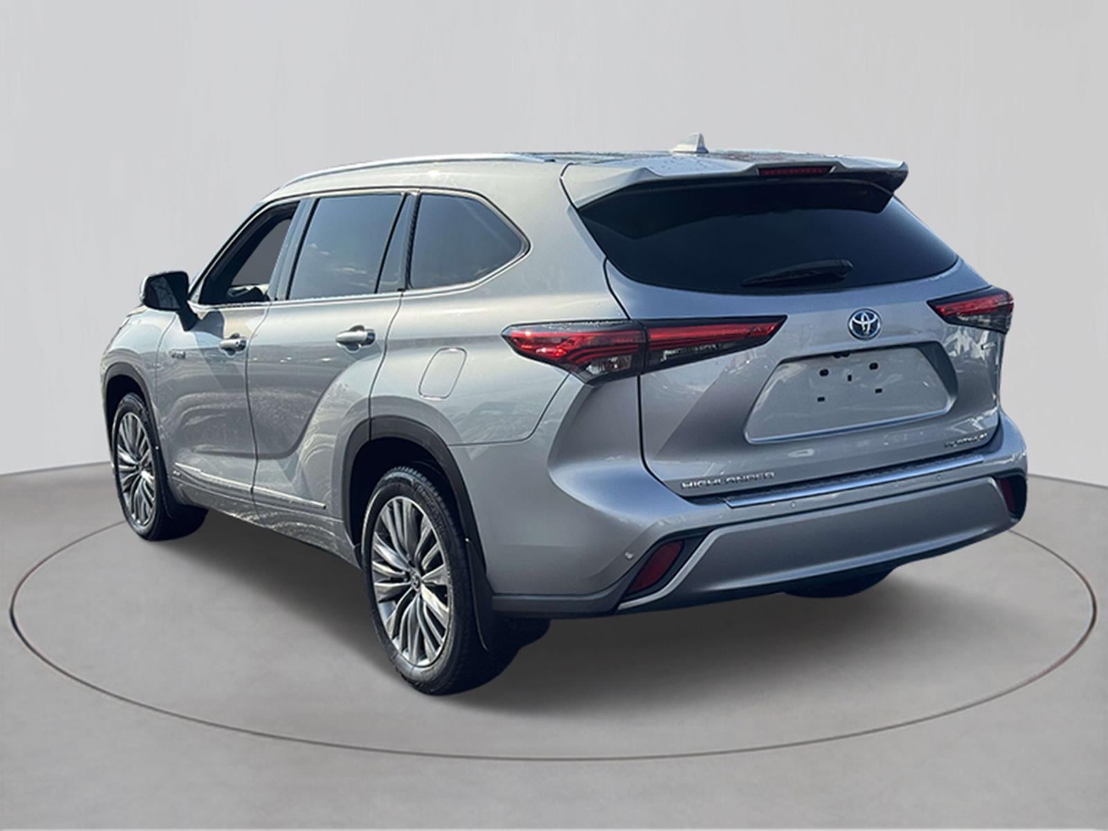 2021 Toyota Highlander Hybrid Platinum