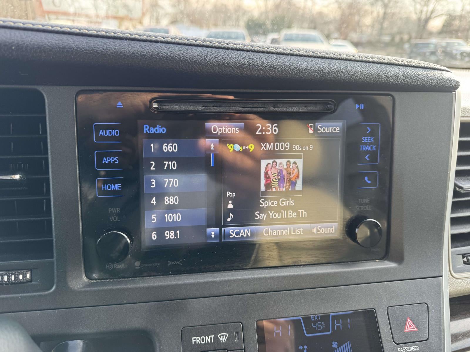 2017 Toyota Sienna XLE Premium 7 Passenger